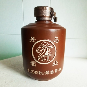 丹馬酒業(yè)定制陶瓷酒壇